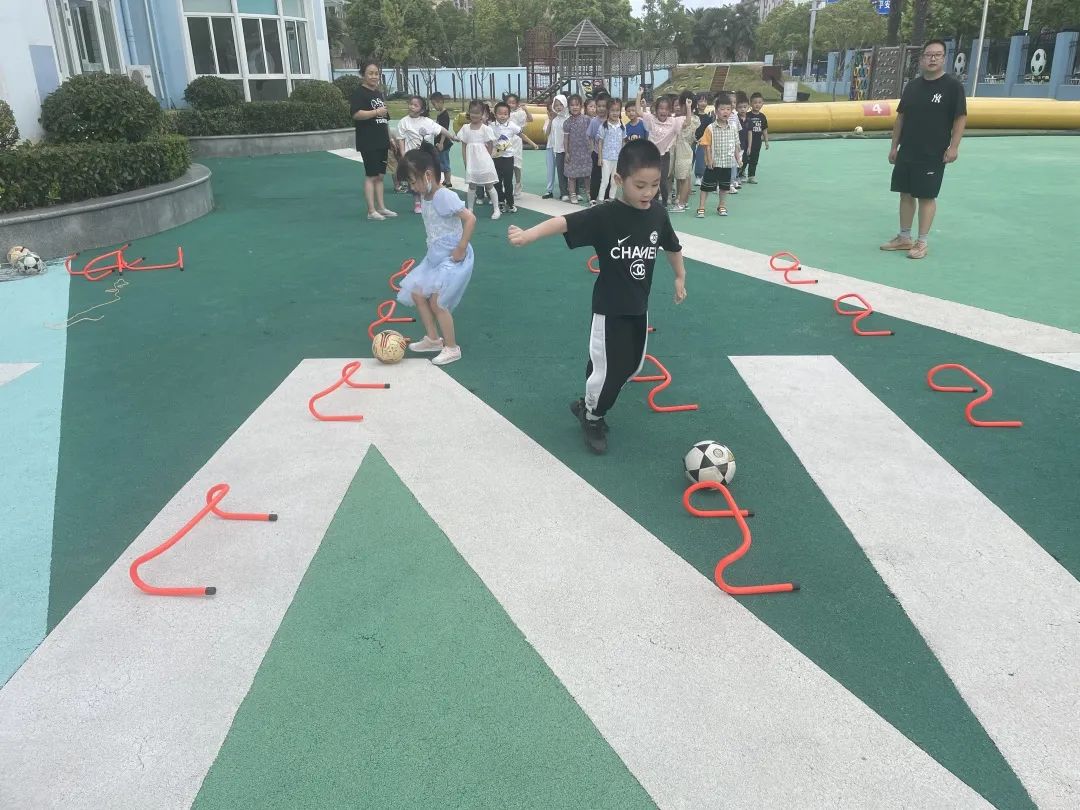 游戲足球怎么玩_ps足球游戲哪個(gè)好玩_足球的游戲